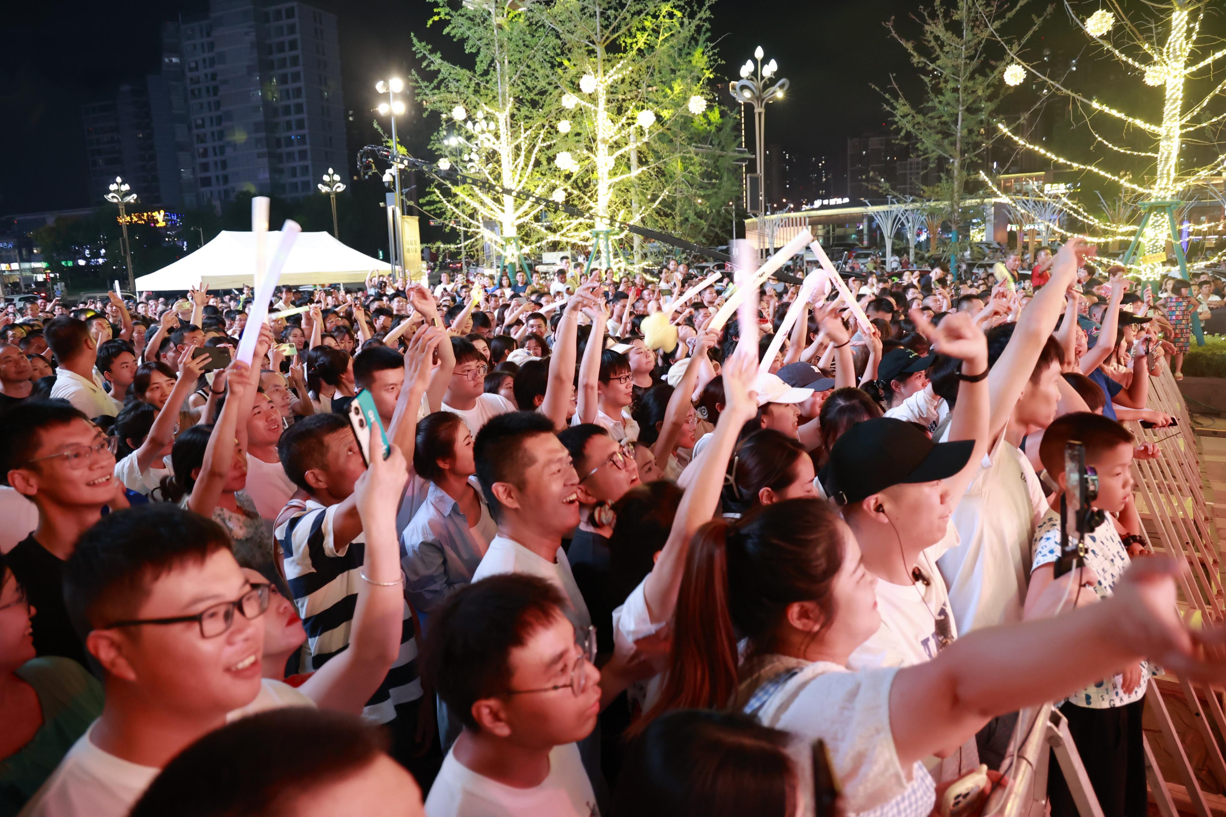 音乐节2.jpg 音乐节2.jpg