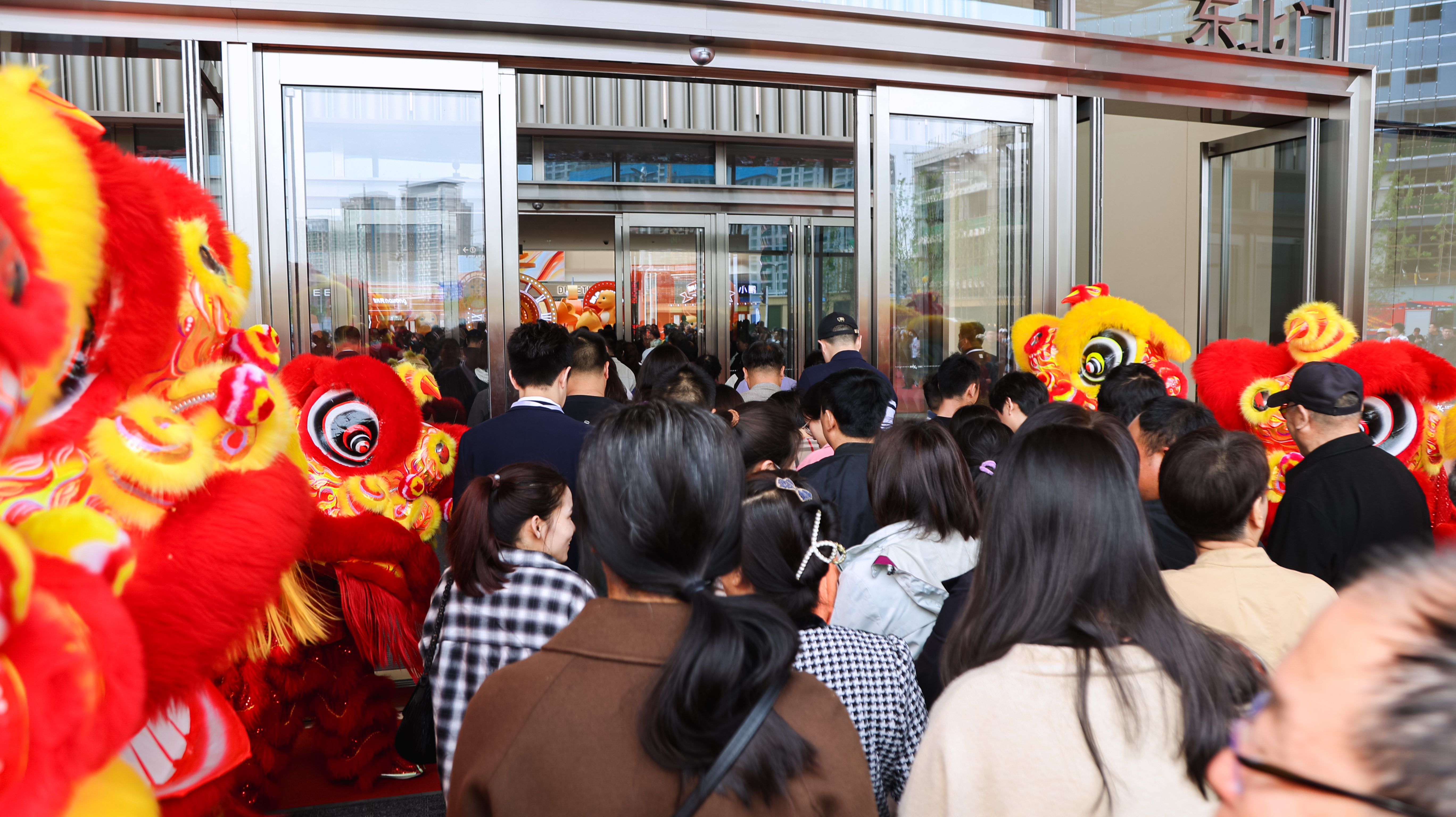 场内客流实拍图 (1).jpg