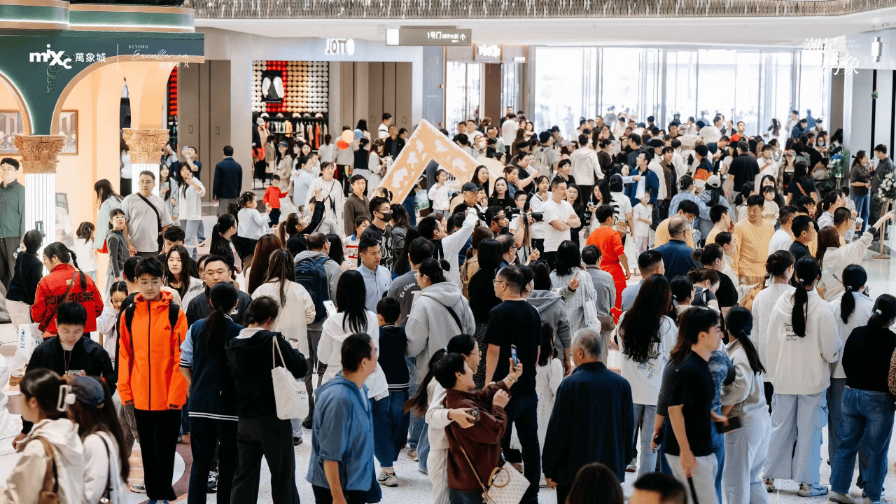 客流轮播图.GIF 客流轮播图.GIF